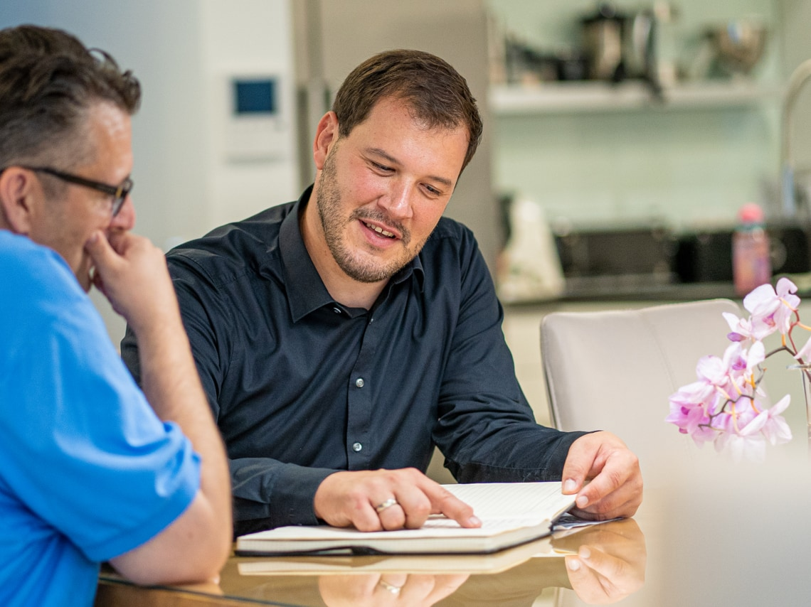 Gideon Treut, Gründer der Treut GmbH, im persönlichen Beratungsgespräch